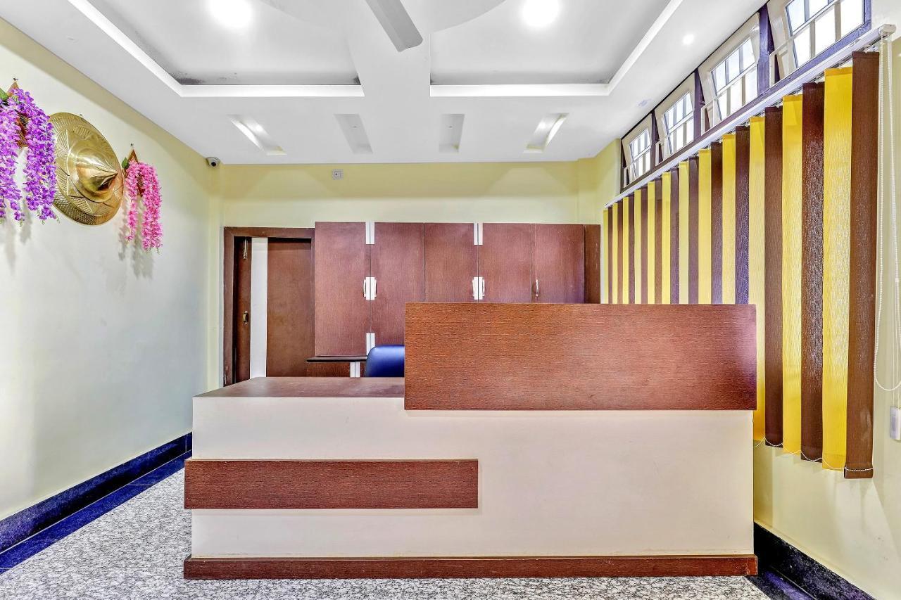 Capital O 85514 Kalpana Hotel Guwahati Exterior foto