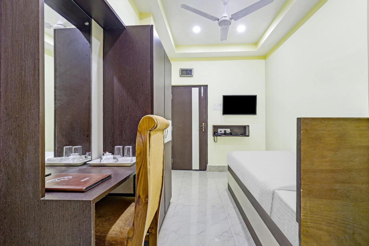 Capital O 85514 Kalpana Hotel Guwahati Exterior foto
